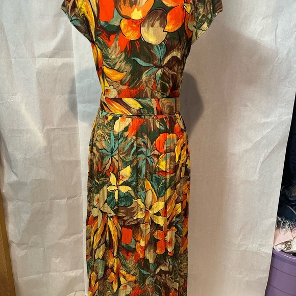 Vibrant Tropical Button-Down Midi Dress - Picture 7 of 14